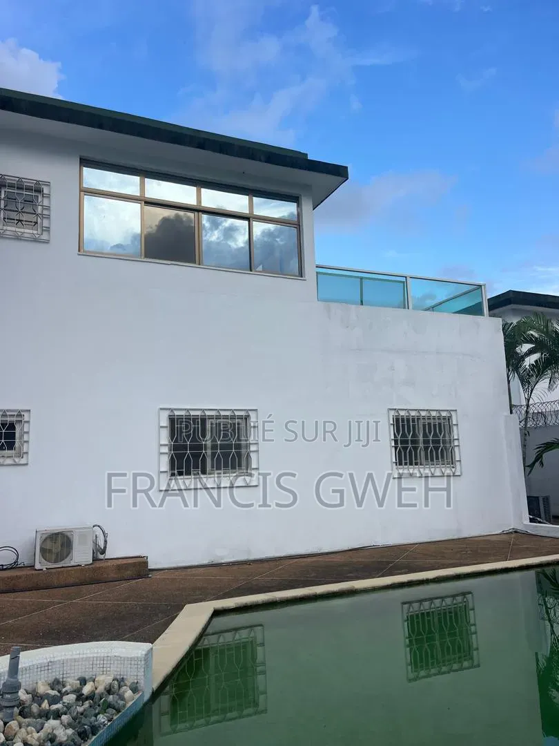 5chbre Duplex dans Francis Gweh, Cocody à Louer