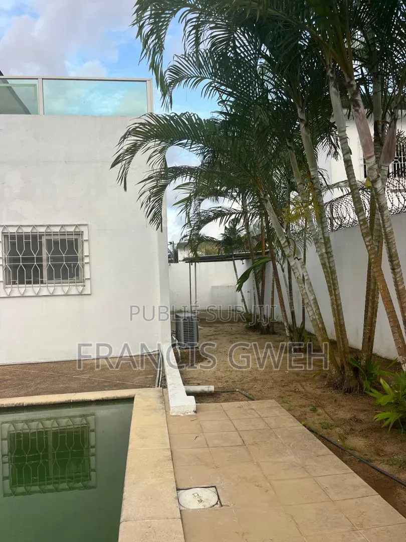 5chbre Duplex dans Francis Gweh, Cocody à Louer