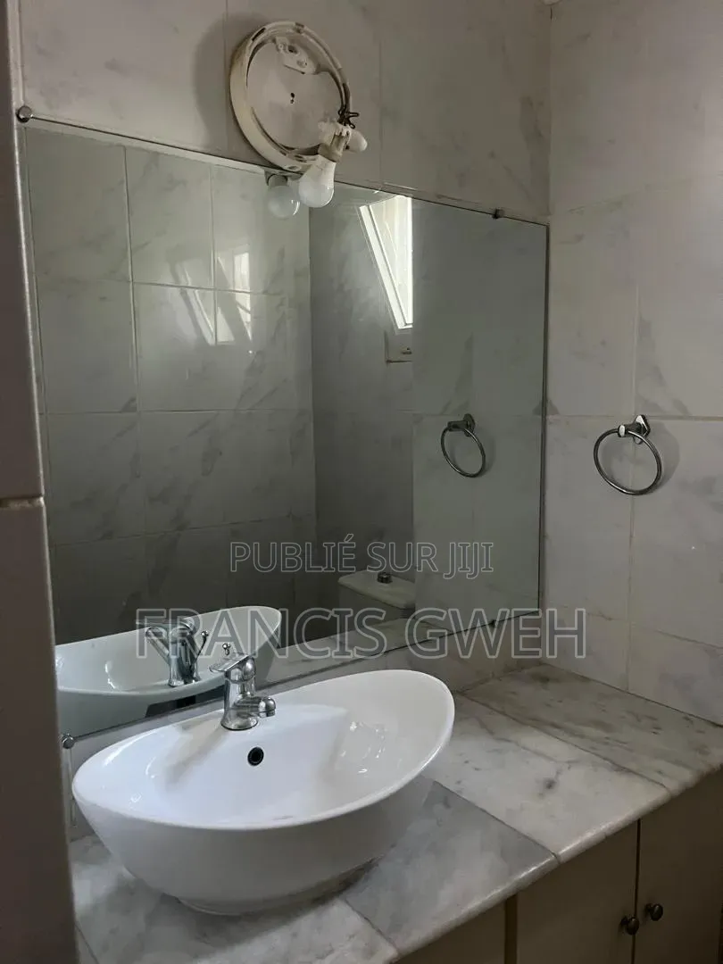 5chbre Duplex dans Francis Gweh, Cocody à Louer