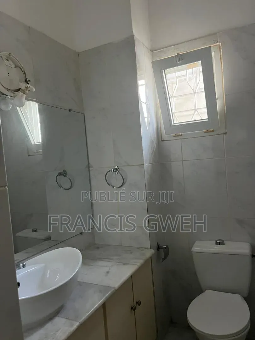 5chbre Duplex dans Francis Gweh, Cocody à Louer