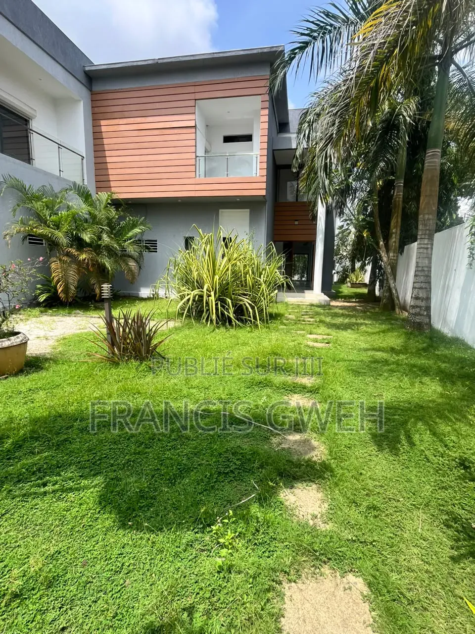 5chbre Duplex dans Francis Gweh, Cocody à Louer