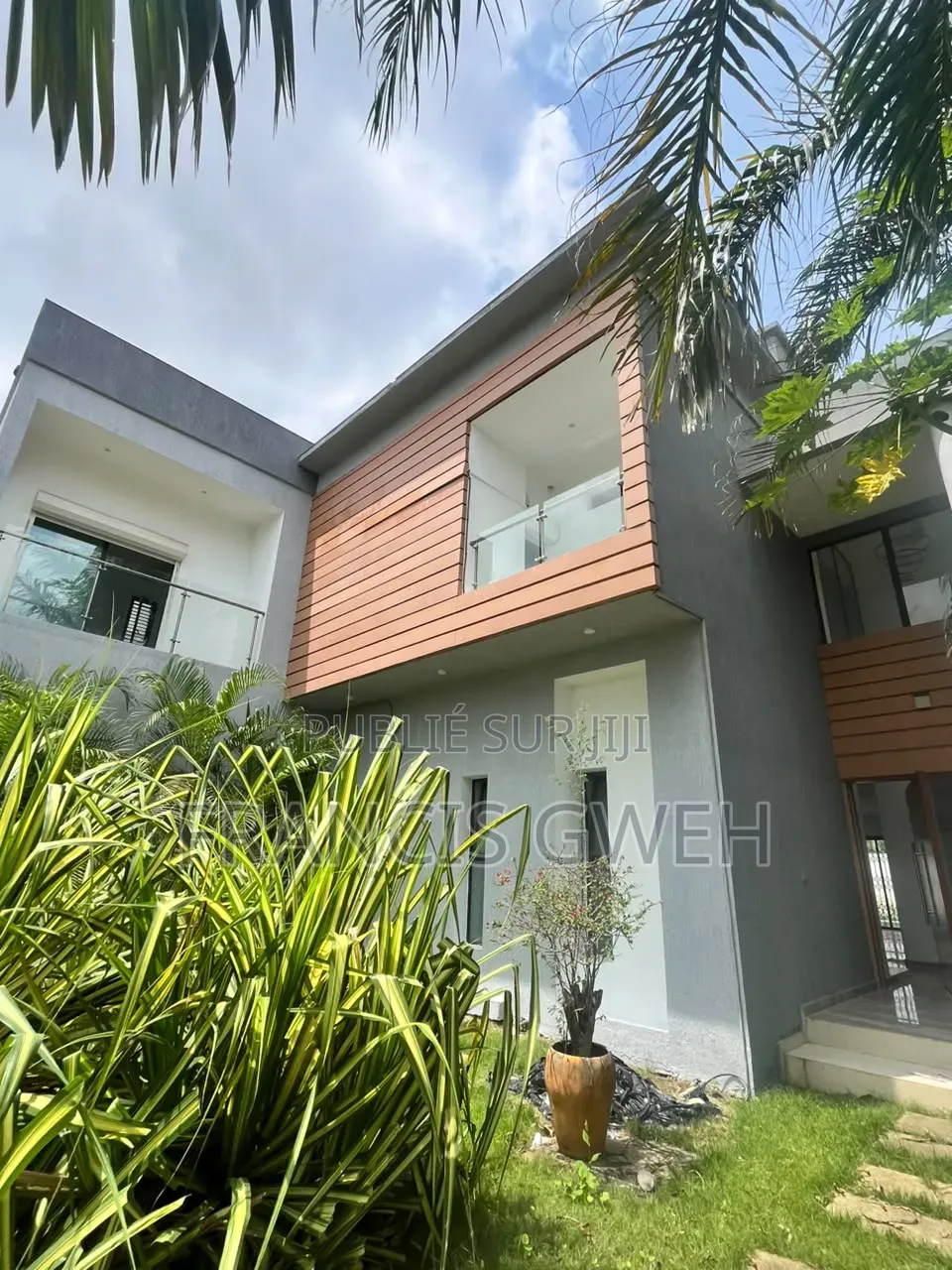 5chbre Duplex dans Francis Gweh, Cocody à Louer