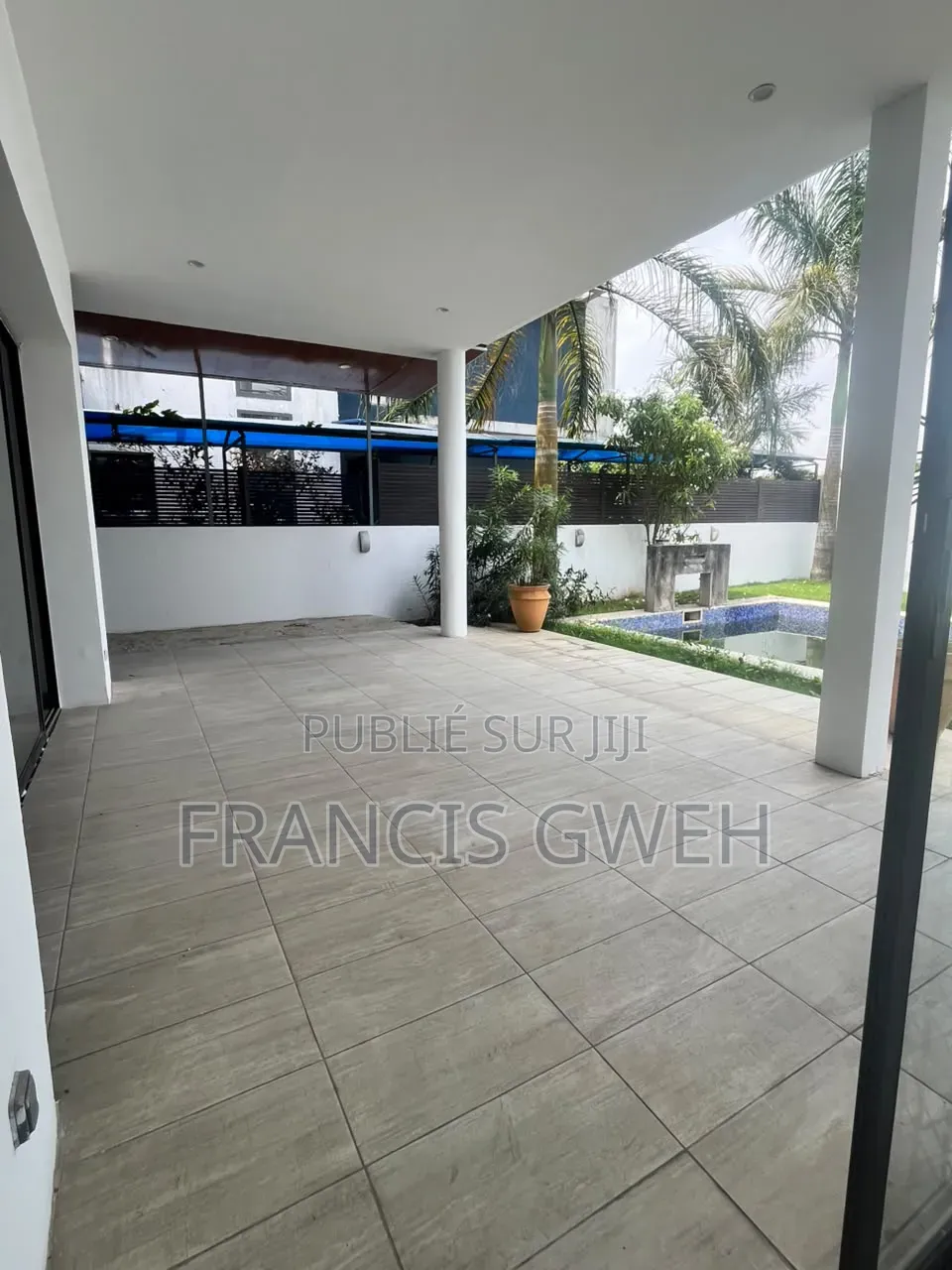 5chbre Duplex dans Francis Gweh, Cocody à Louer