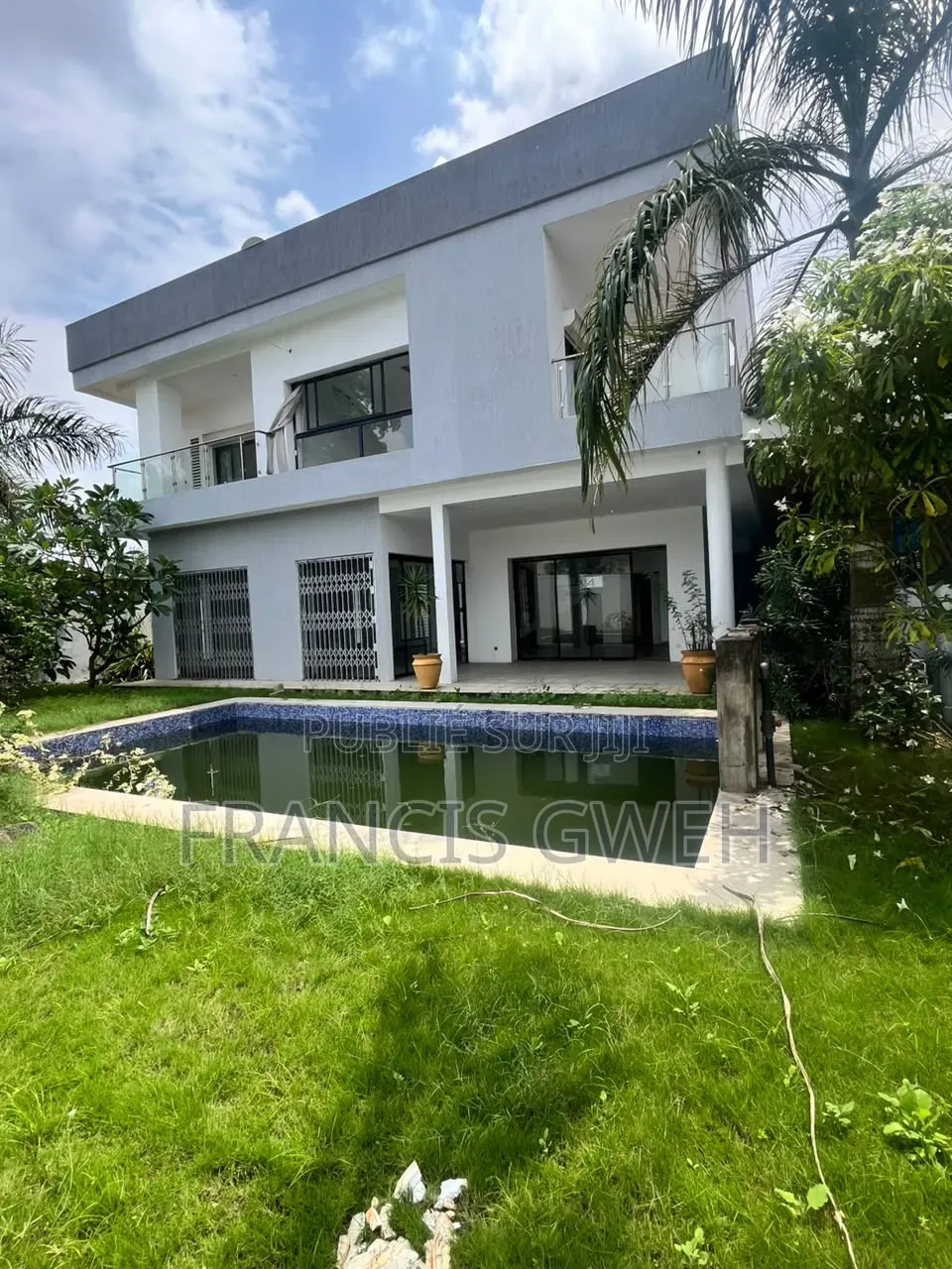 5chbre Duplex dans Francis Gweh, Cocody à Louer