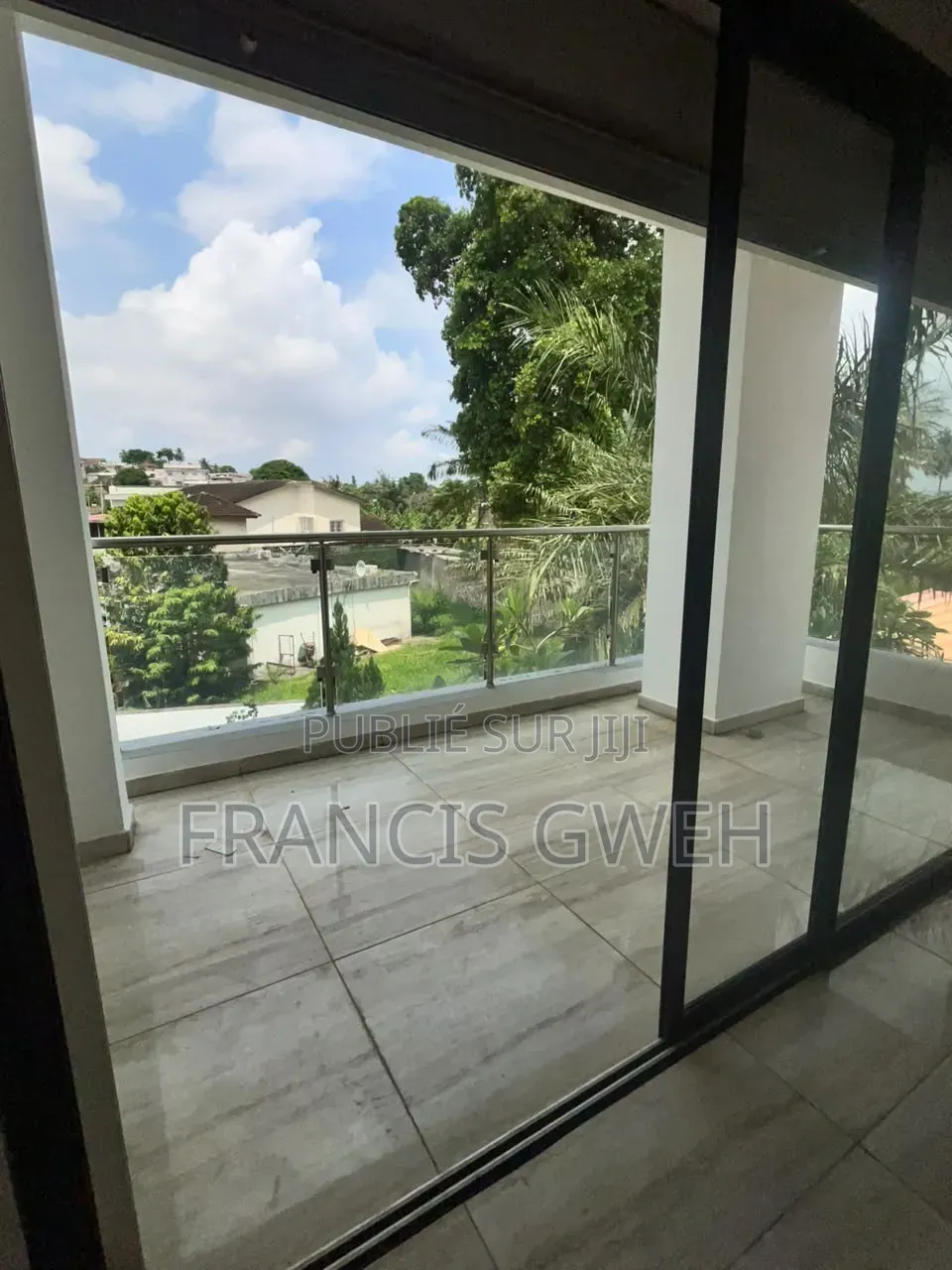 5chbre Duplex dans Francis Gweh, Cocody à Louer