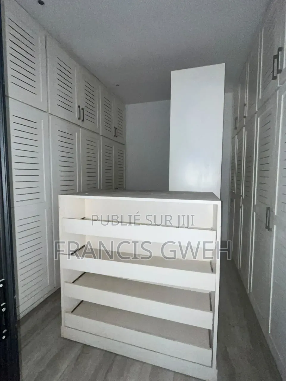 5chbre Duplex dans Francis Gweh, Cocody à Louer
