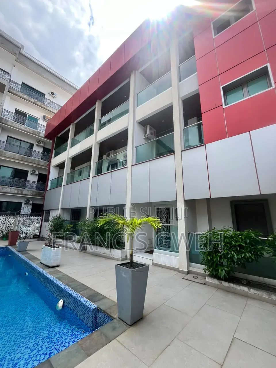 3chbre Appartement dans Francis Gweh, Cocody à Louer