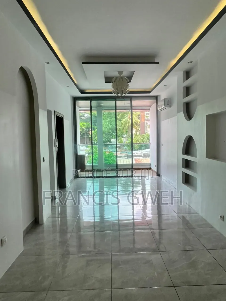 3chbre Appartement dans Francis Gweh, Cocody à Louer