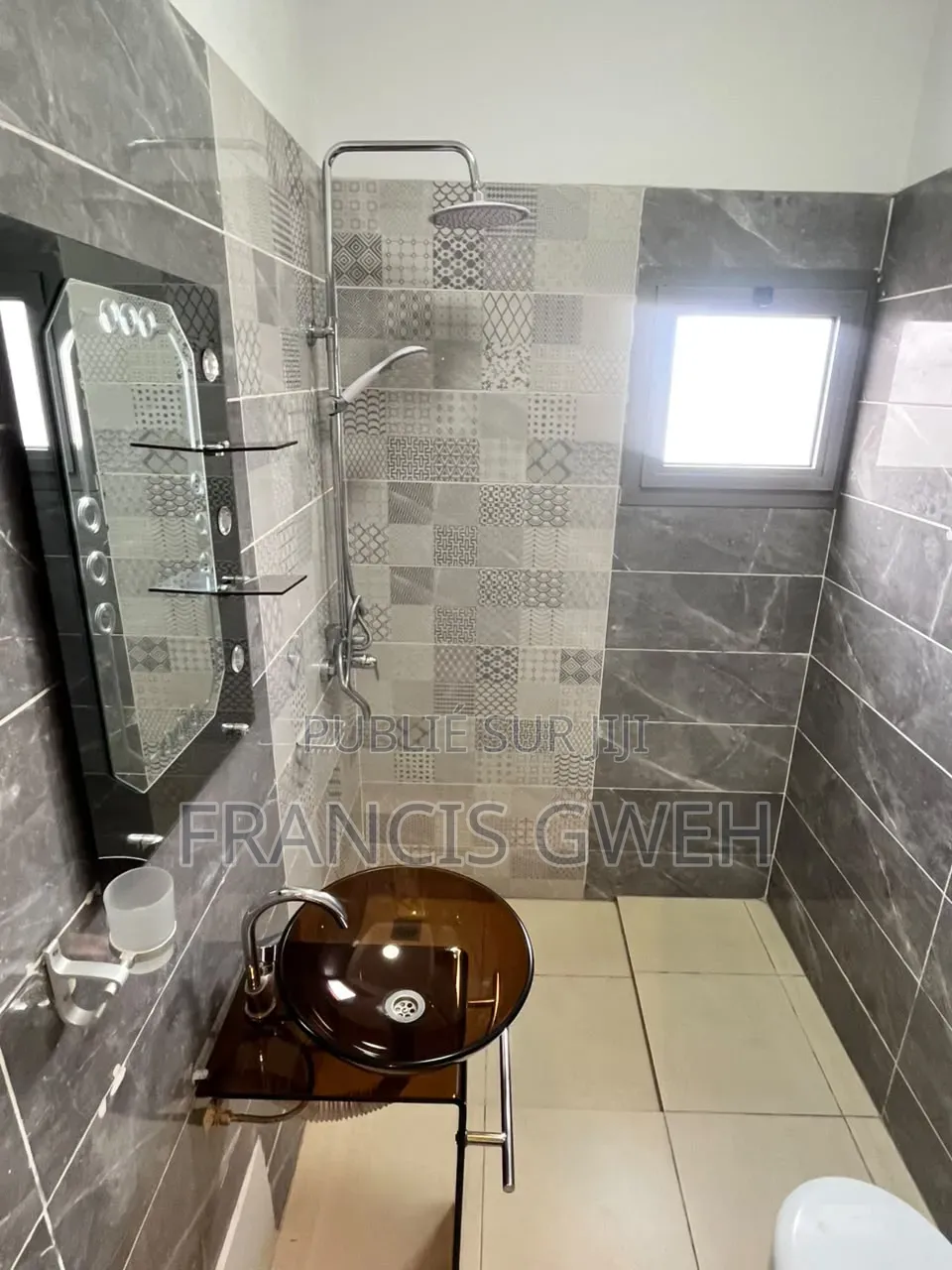 3chbre Appartement dans Francis Gweh, Cocody à Louer