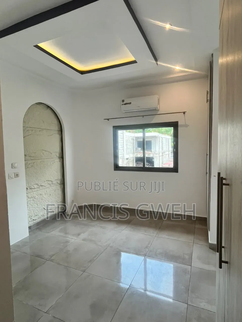 3chbre Appartement dans Francis Gweh, Cocody à Louer