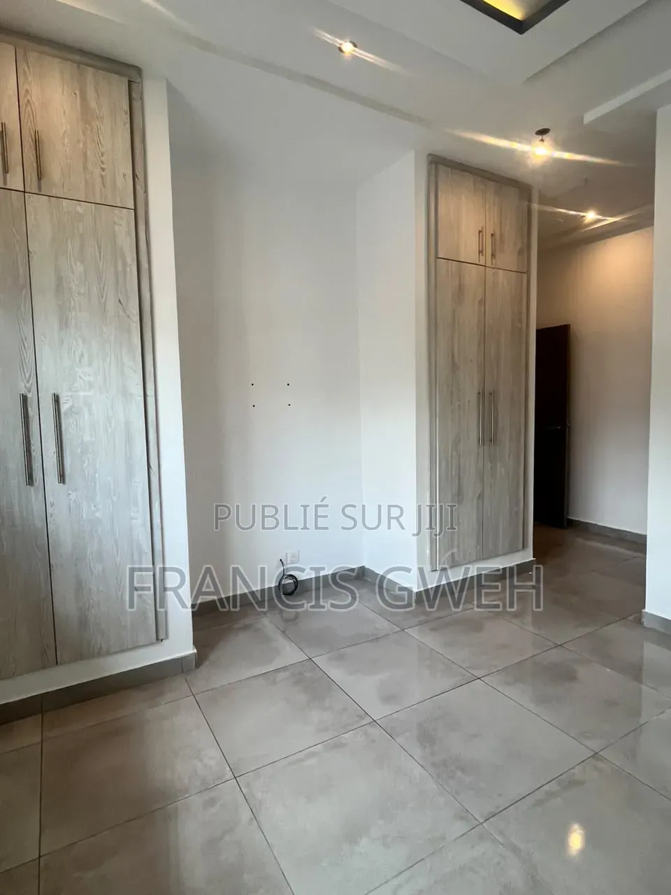 3chbre Appartement dans Francis Gweh, Cocody à Louer