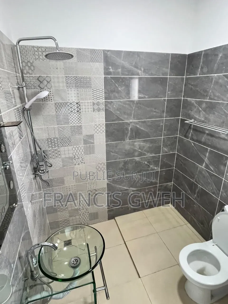 3chbre Appartement dans Francis Gweh, Cocody à Louer