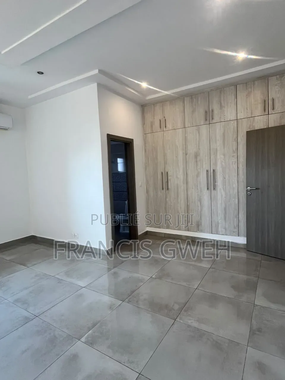 3chbre Appartement dans Francis Gweh, Cocody à Louer