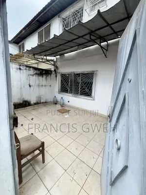 3chbre Duplex dans Francis Gweh, Cocody à Louer