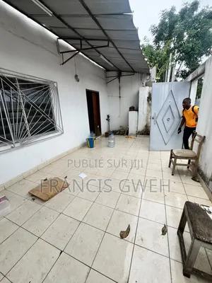 3chbre Duplex dans Francis Gweh, Cocody à Louer