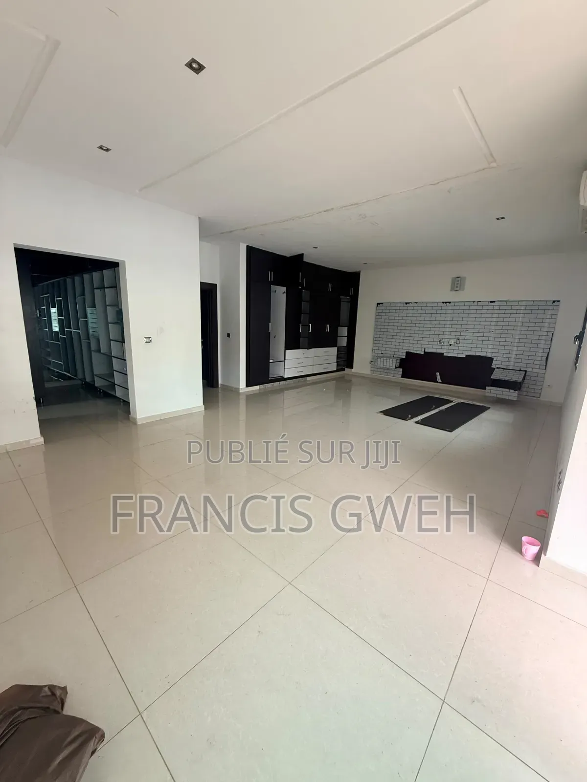 4chbre Duplex dans Francis Gweh, Cocody à Louer