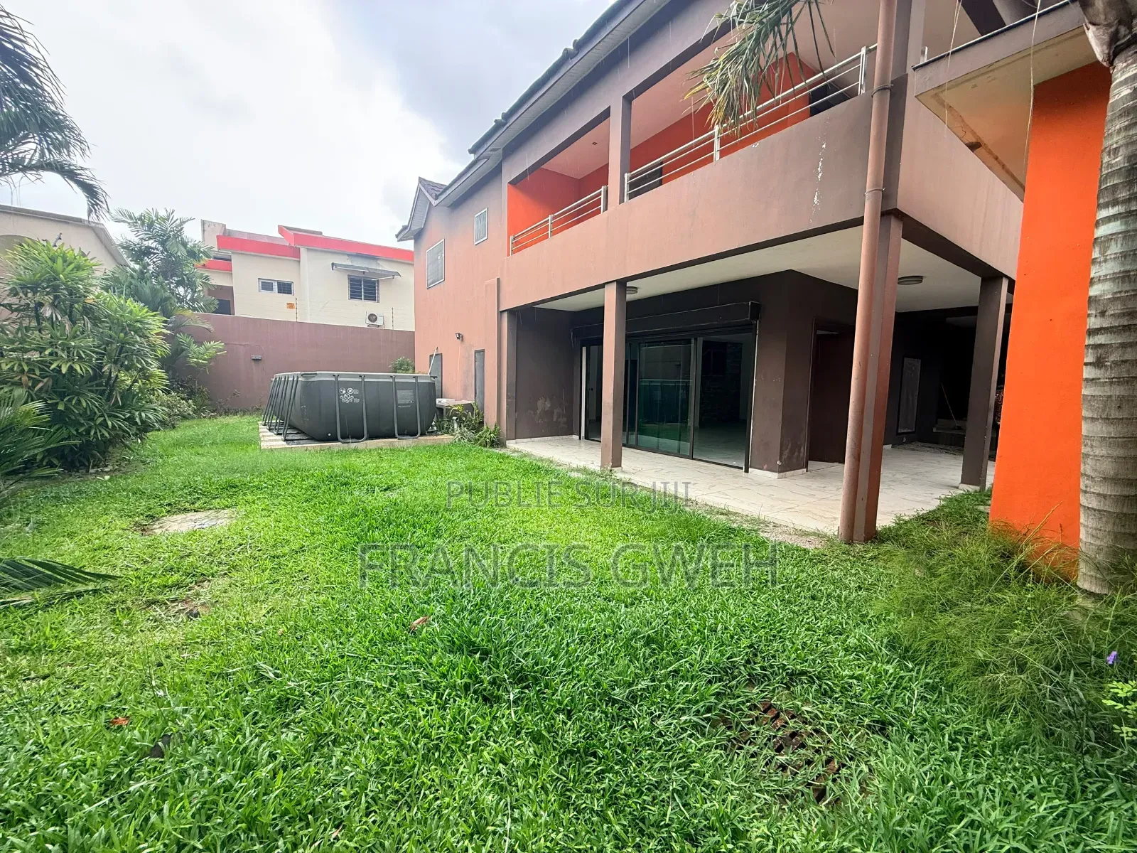 5chbre Duplex dans Francis Gweh, Cocody à Louer