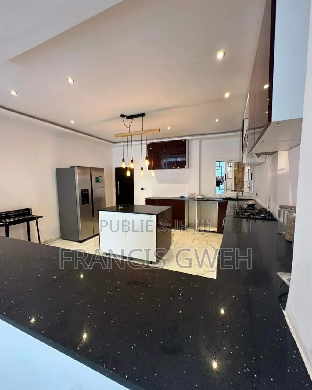 8chbre Duplex dans Francis Gweh, Cocody à Louer