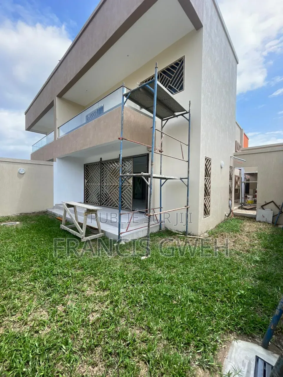 4chbre Duplex dans Francis Gweh, Cocody à Louer