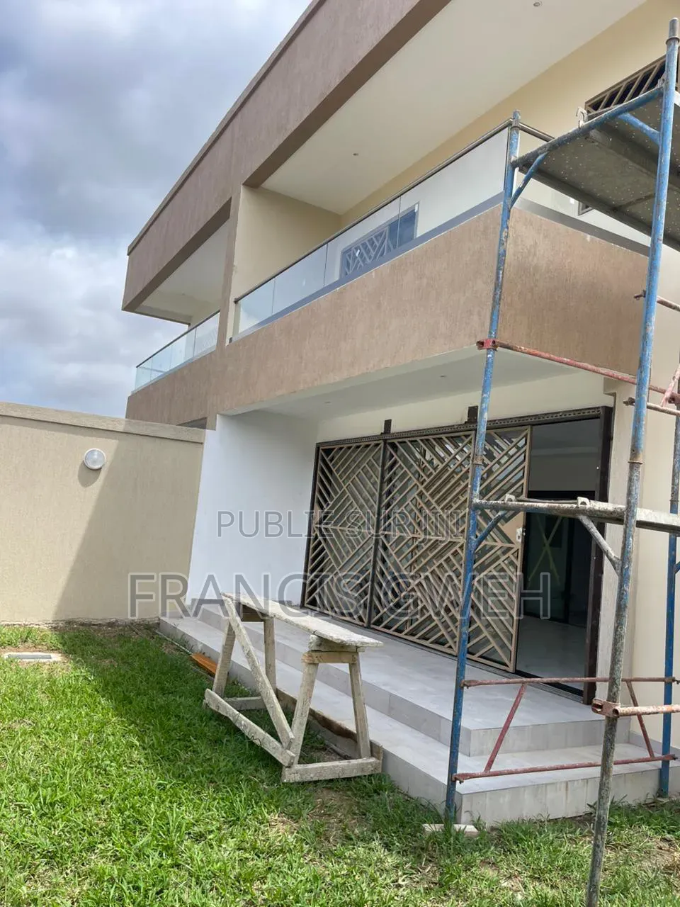 4chbre Duplex dans Francis Gweh, Cocody à Louer