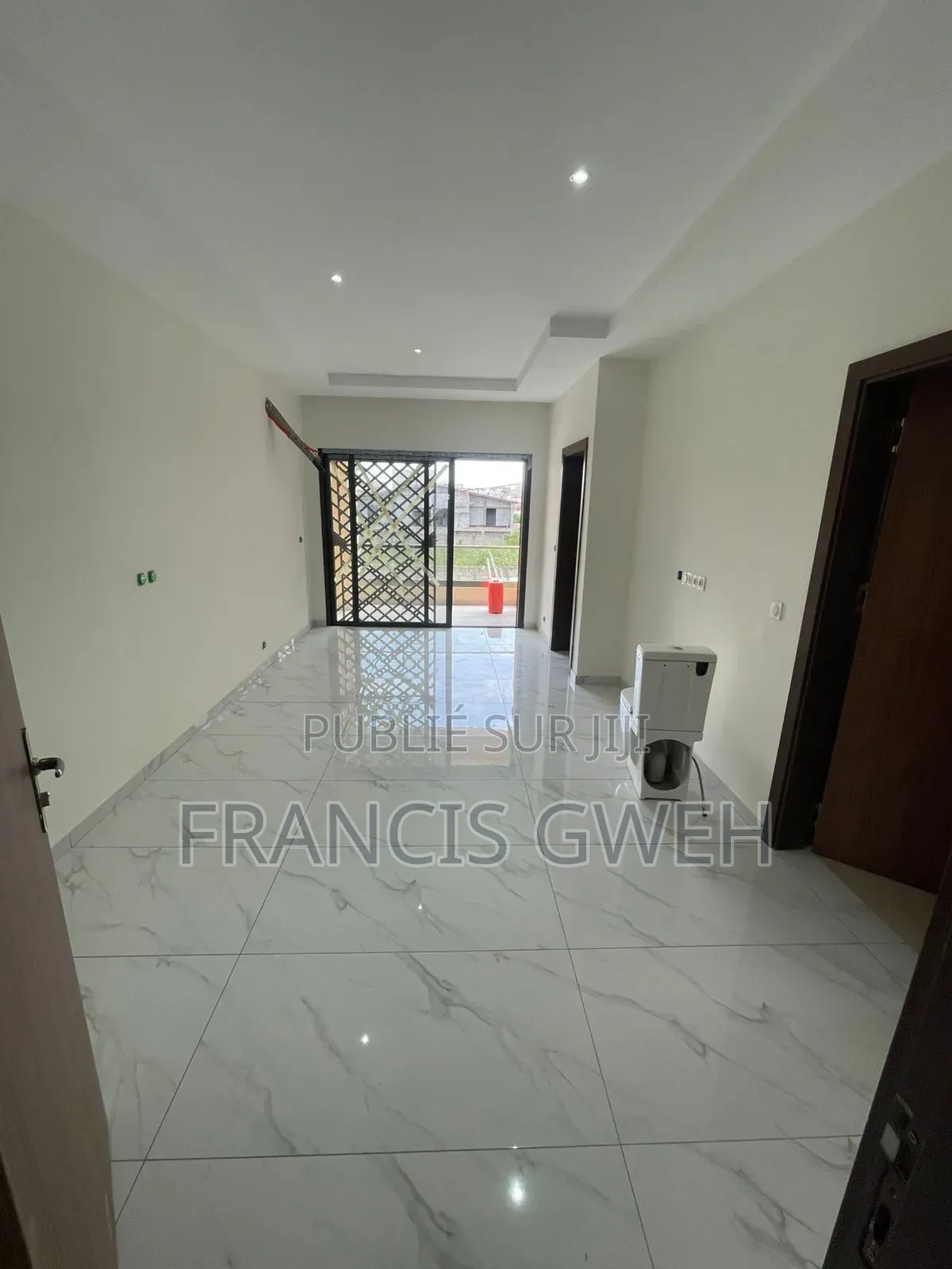 4chbre Duplex dans Francis Gweh, Cocody à Louer