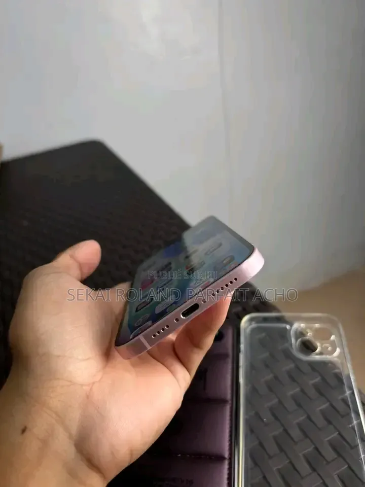 Nouveau Apple iPhone 15 Plus 128 GB Gris