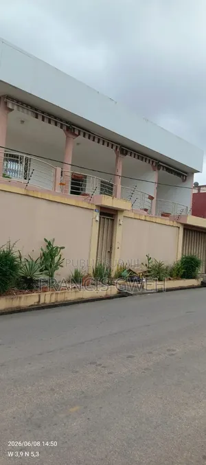 3chbre Duplex dans Francis Gweh, Cocody à Louer
