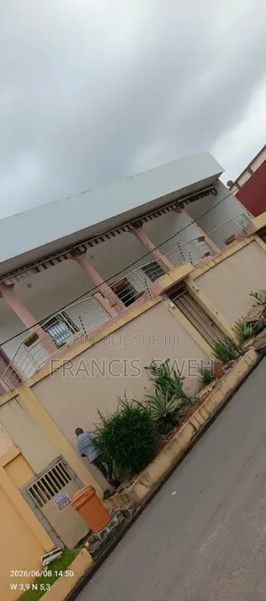 3chbre Duplex dans Francis Gweh, Cocody à Louer