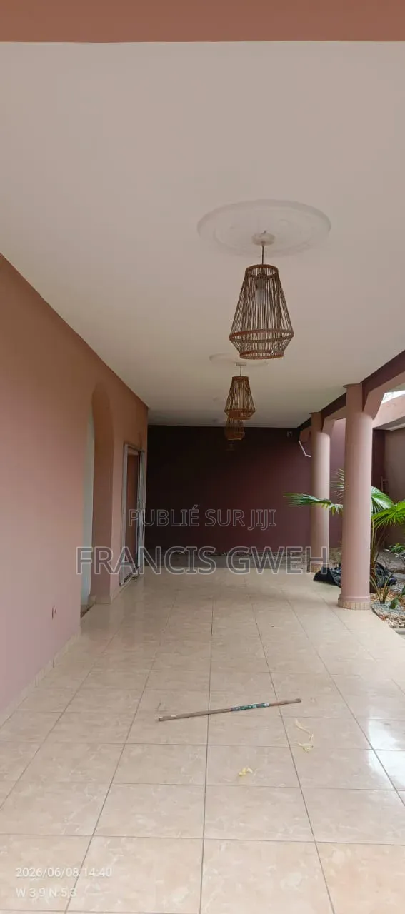 3chbre Duplex dans Francis Gweh, Cocody à Louer