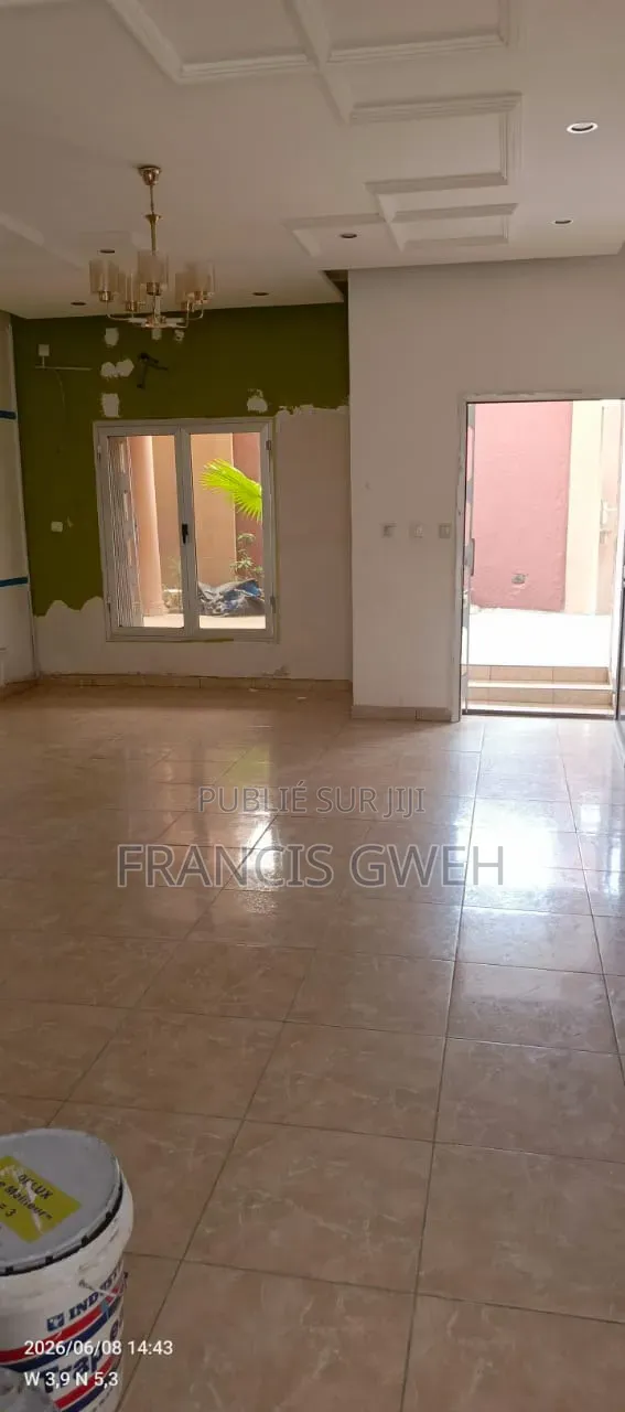 3chbre Duplex dans Francis Gweh, Cocody à Louer