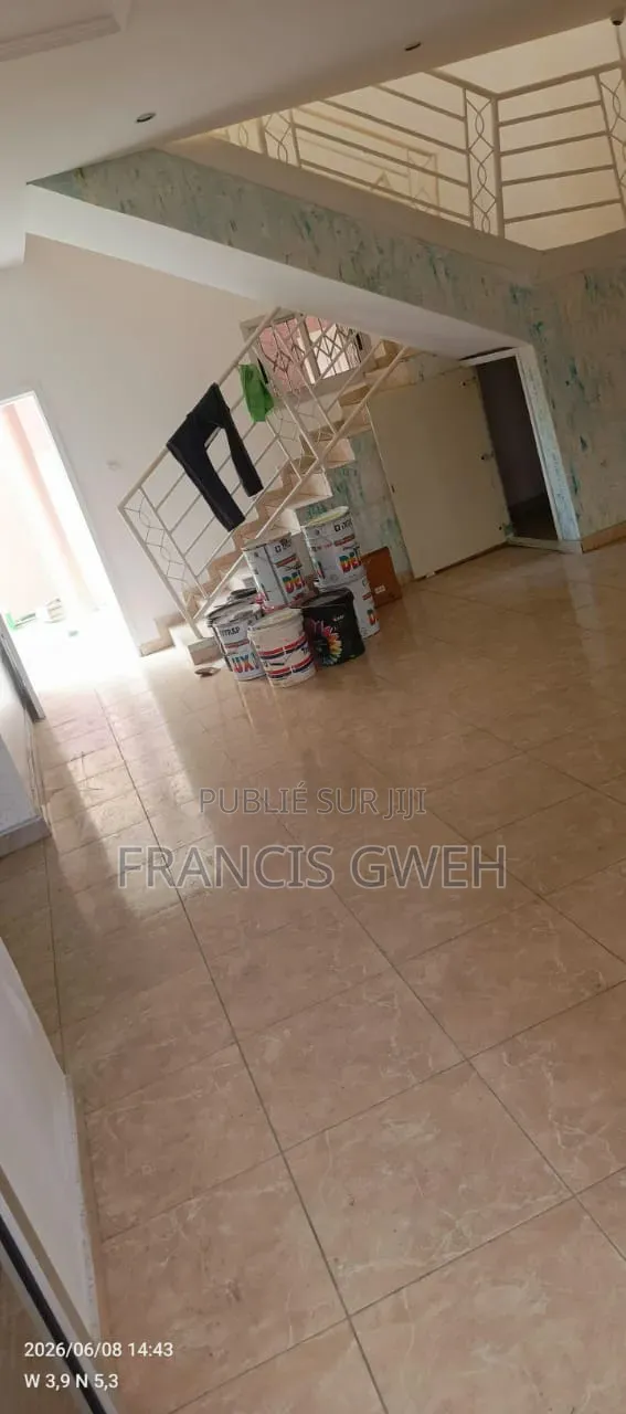 3chbre Duplex dans Francis Gweh, Cocody à Louer
