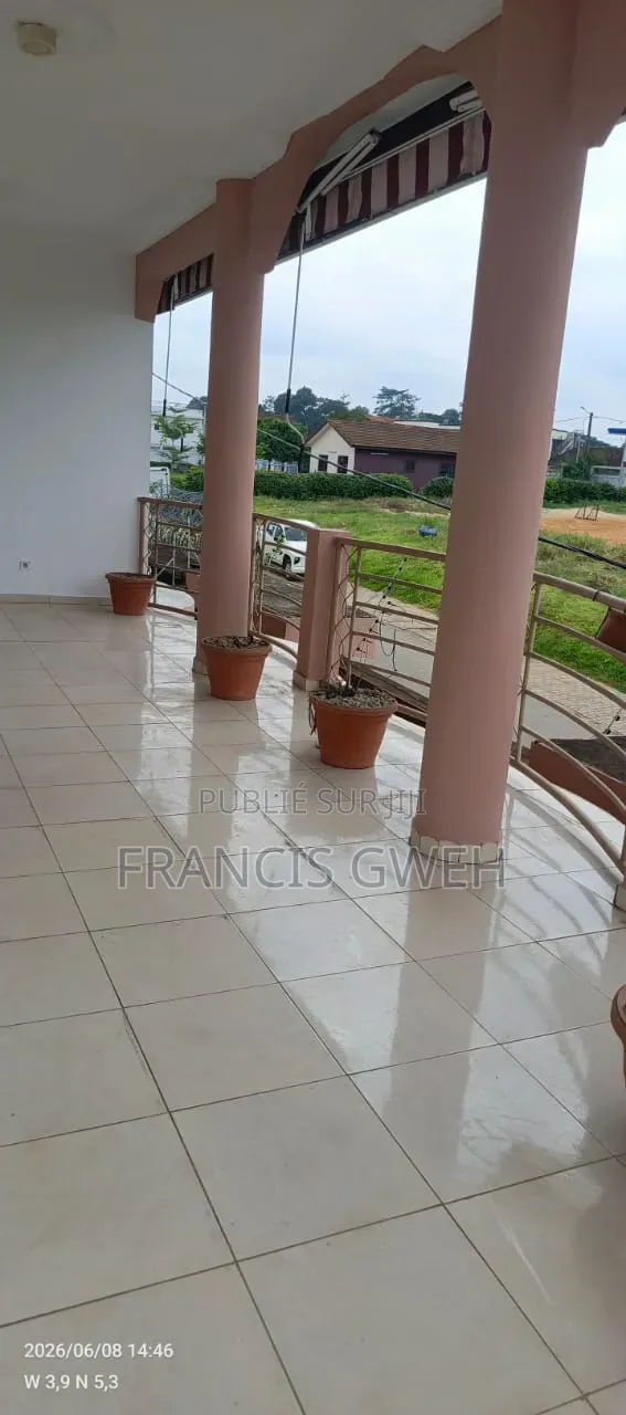 3chbre Duplex dans Francis Gweh, Cocody à Louer