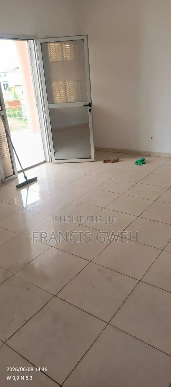 3chbre Duplex dans Francis Gweh, Cocody à Louer