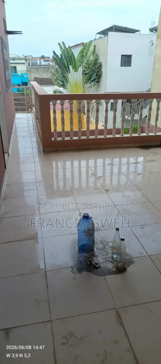 3chbre Duplex dans Francis Gweh, Cocody à Louer