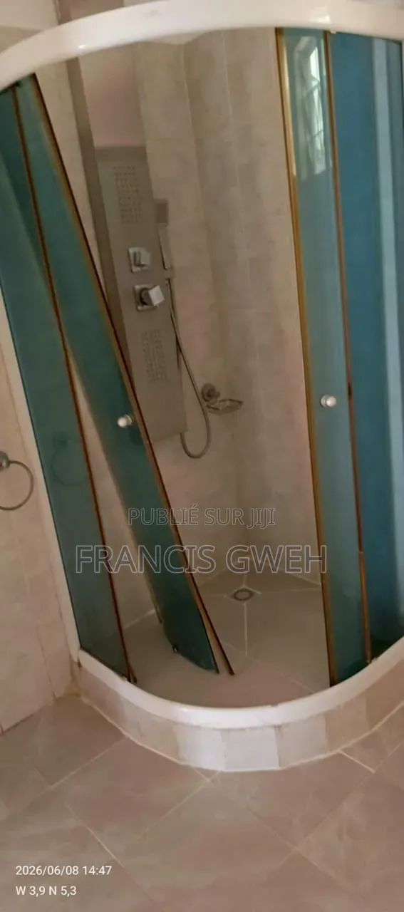 3chbre Duplex dans Francis Gweh, Cocody à Louer