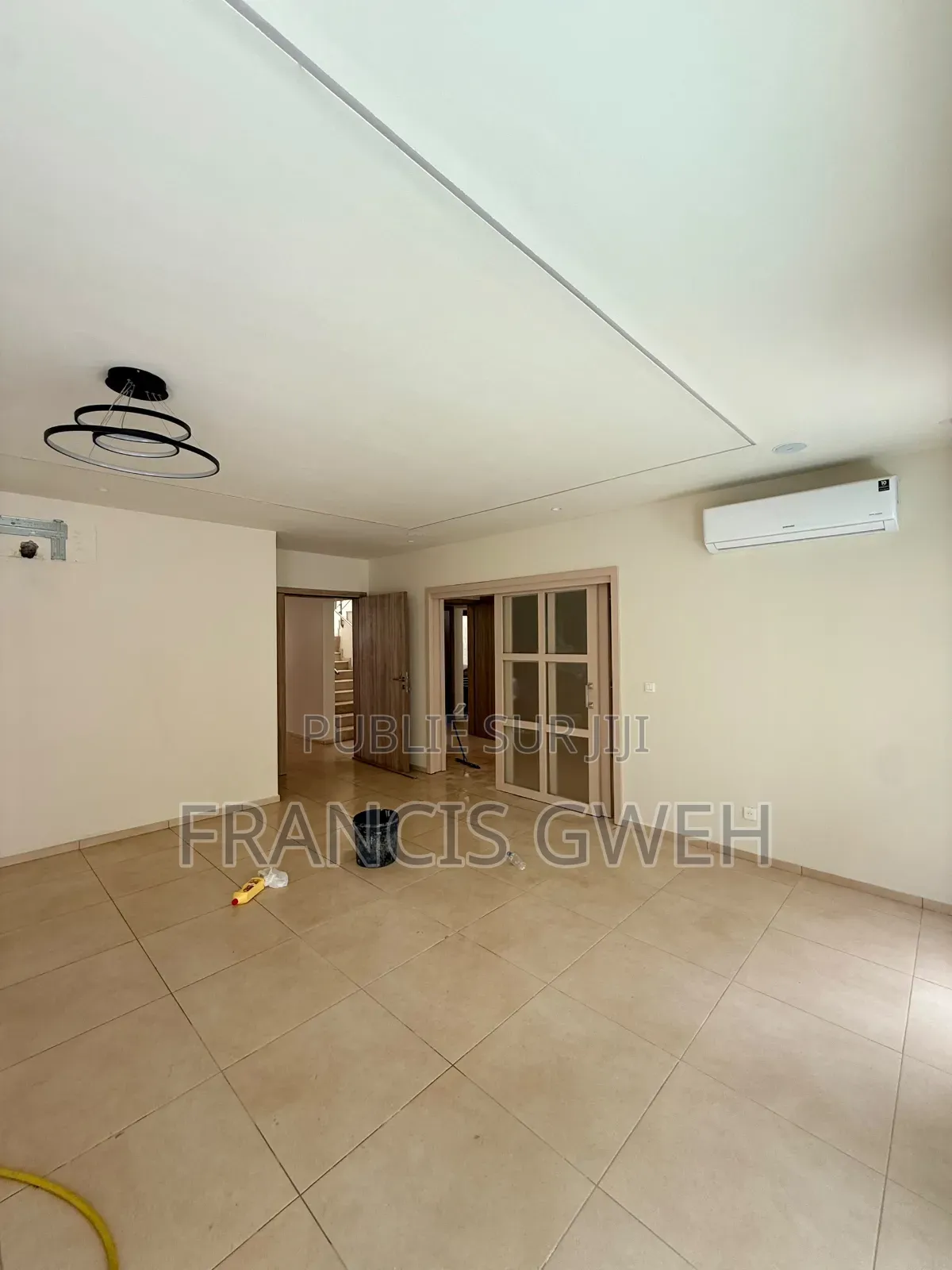 4chbre Duplex dans Francis Gweh, Cocody à Louer