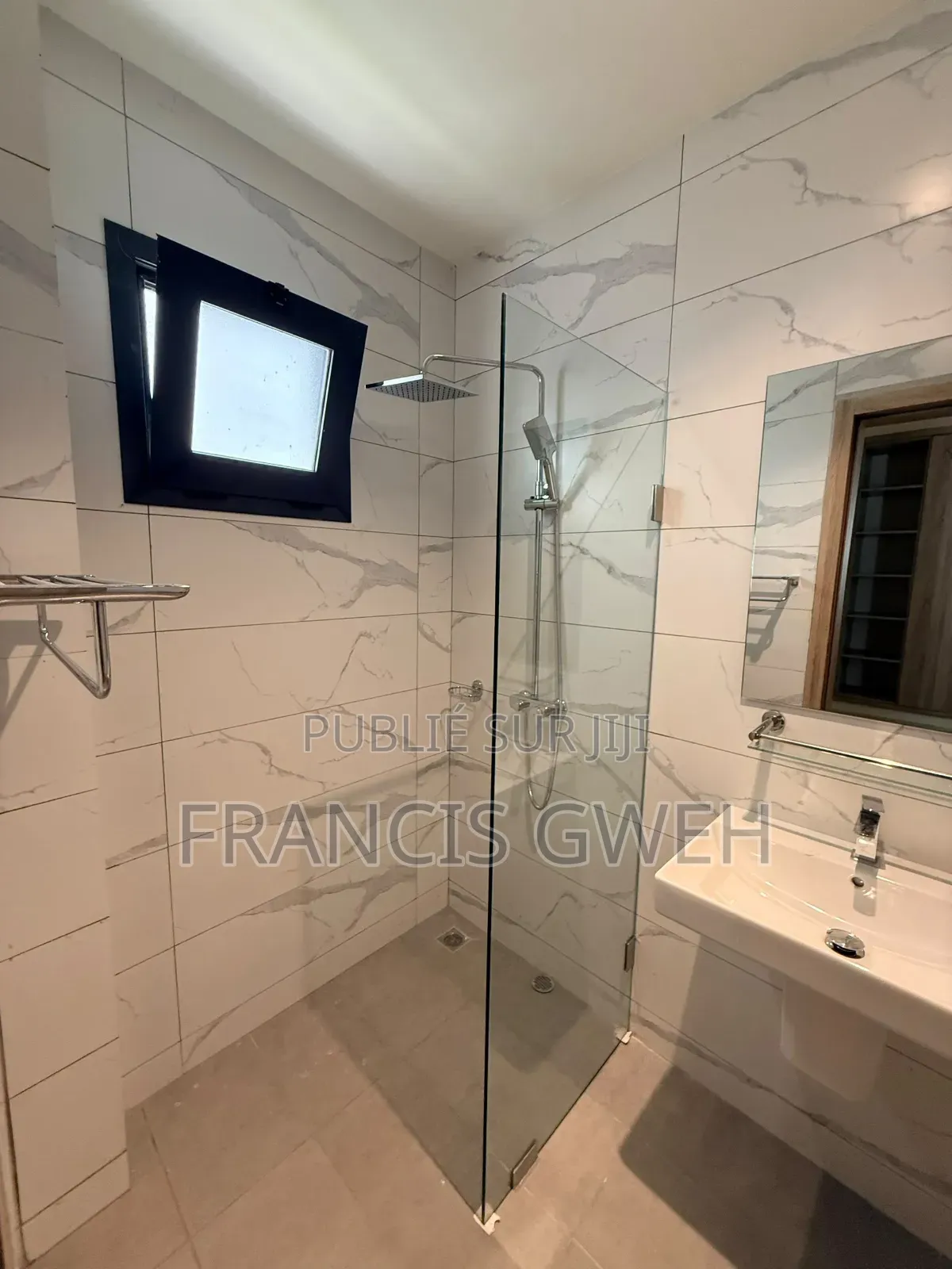 4chbre Duplex dans Francis Gweh, Cocody à Louer