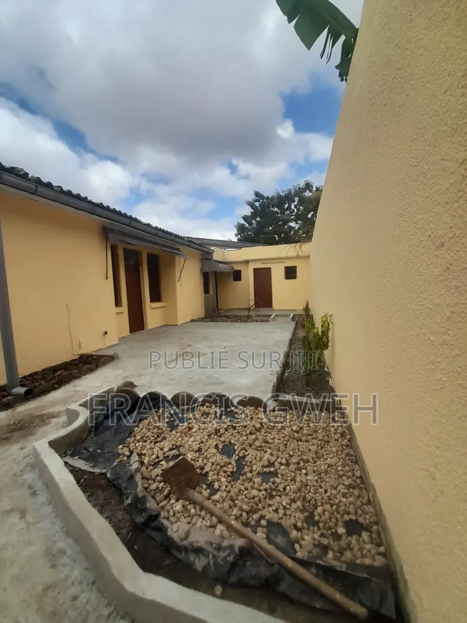 4chbre Duplex dans Francis Gweh, Cocody à Louer