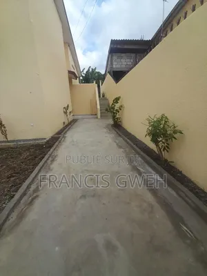 4chbre Duplex dans Francis Gweh, Cocody à Louer