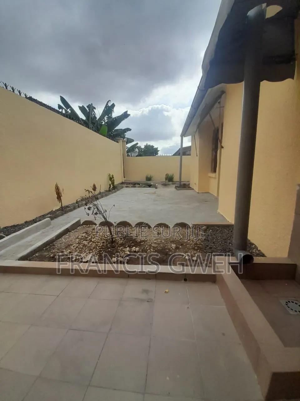 4chbre Duplex dans Francis Gweh, Cocody à Louer