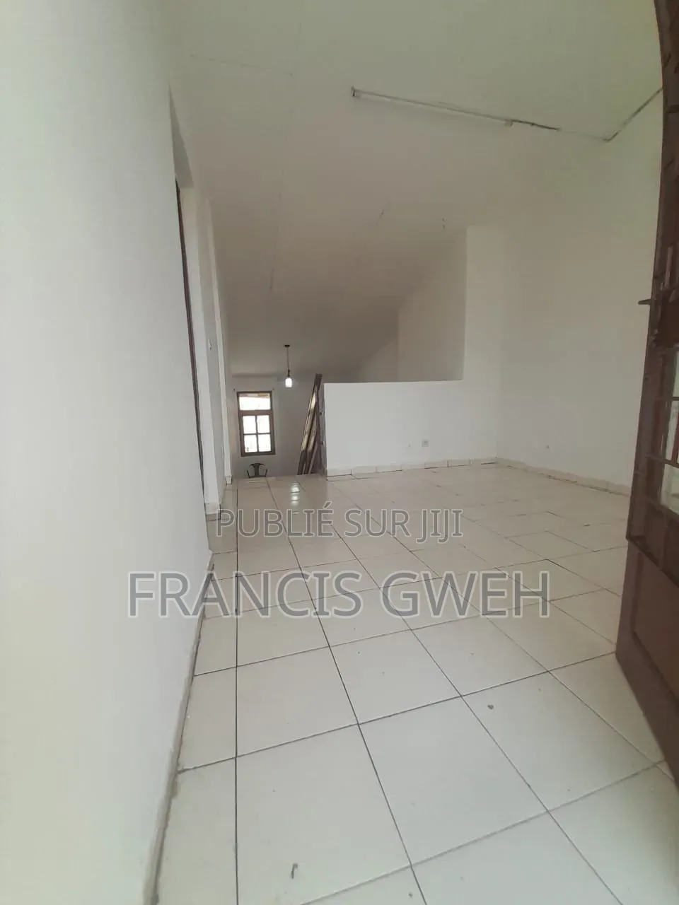 4chbre Duplex dans Francis Gweh, Cocody à Louer