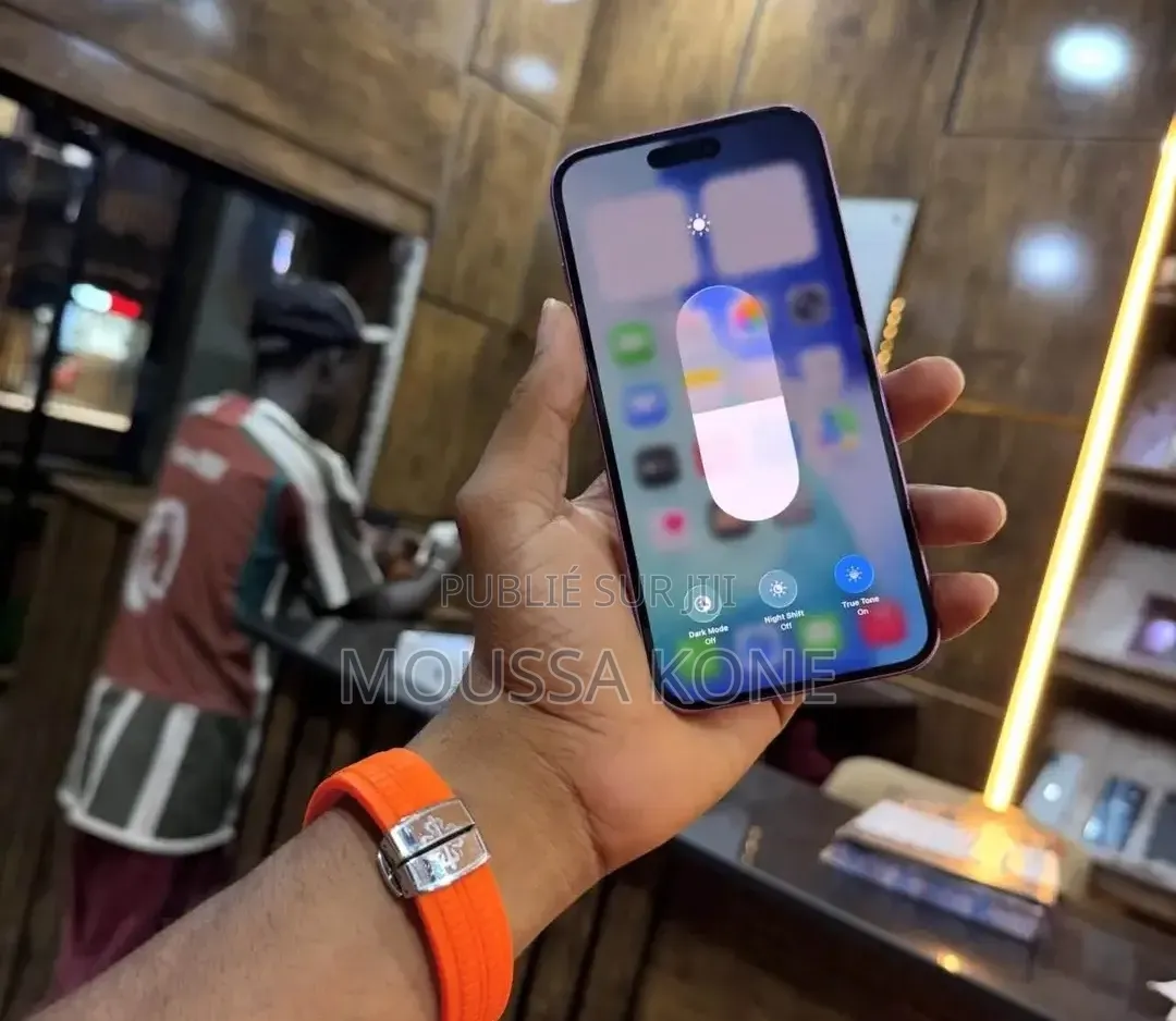 Nouveau Apple iPhone 16e 128 GB Rose