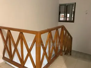 4chbre Duplex dans Francis Gweh, Cocody à Louer