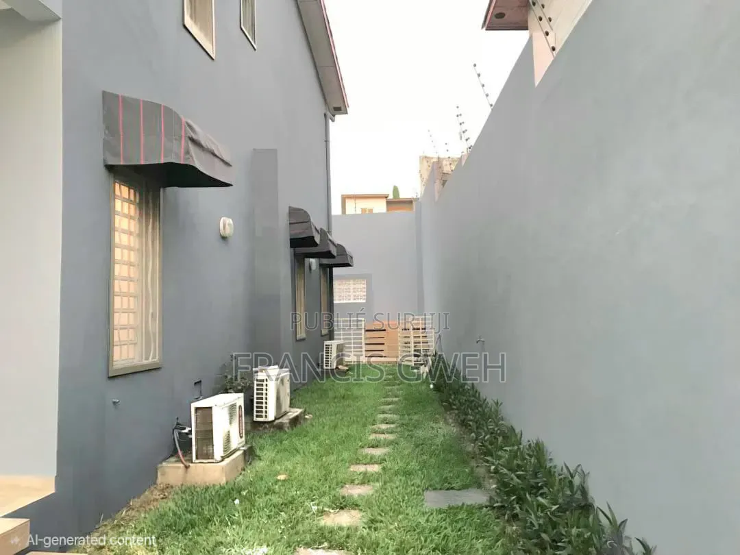4chbre Duplex dans Francis Gweh, Cocody à Louer