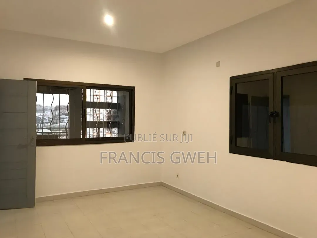 4chbre Duplex dans Francis Gweh, Cocody à Louer