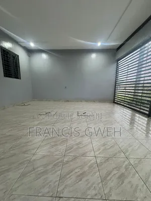 5chbre Duplex dans Francis Gweh, Cocody à Louer