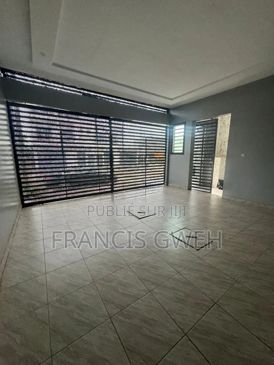 5chbre Duplex dans Francis Gweh, Cocody à Louer
