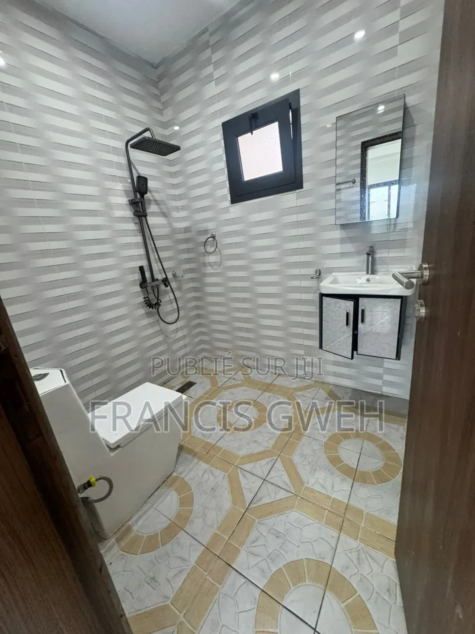 5chbre Duplex dans Francis Gweh, Cocody à Louer