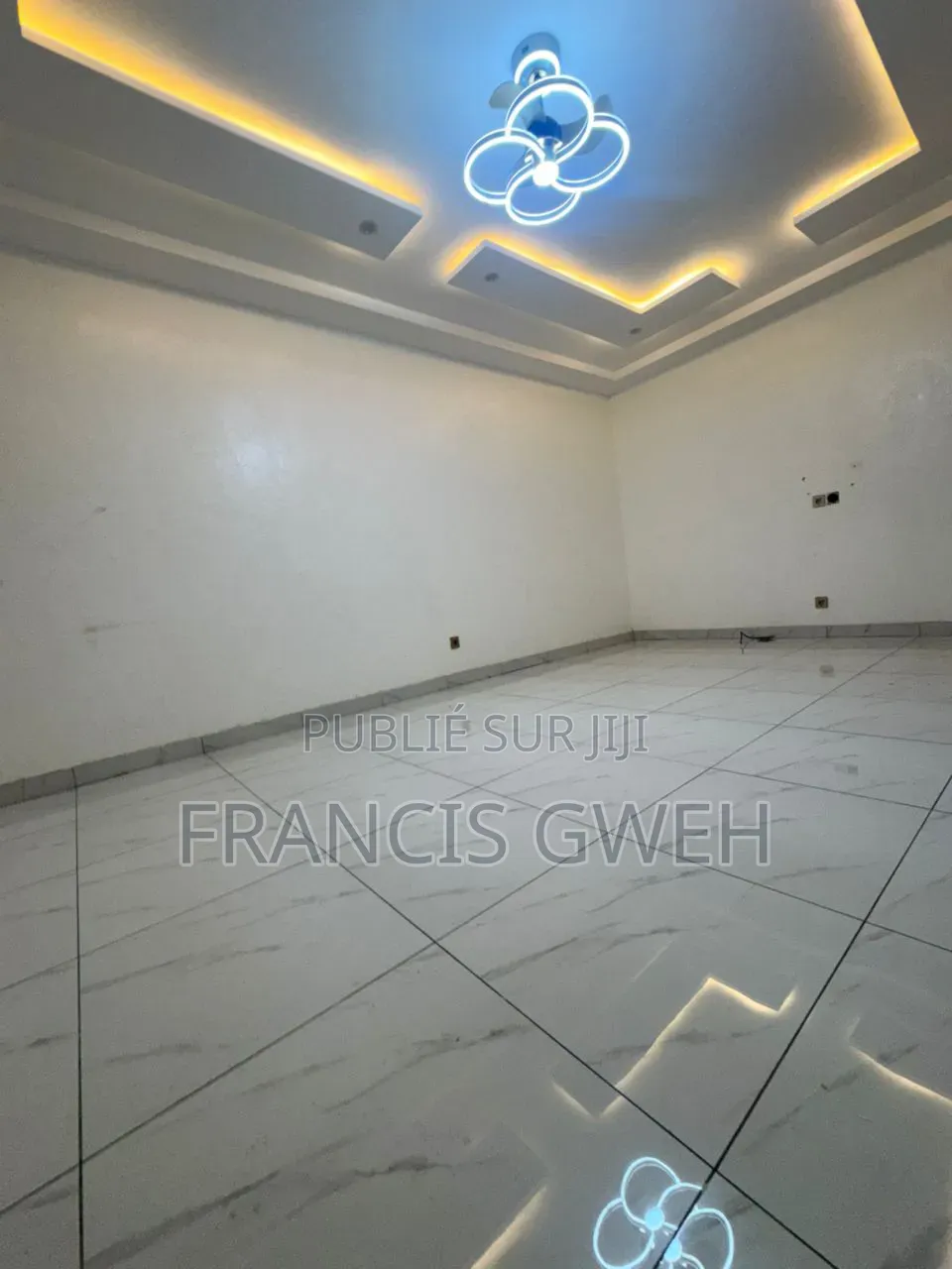 5chbre Duplex dans Francis Gweh, Cocody à Louer