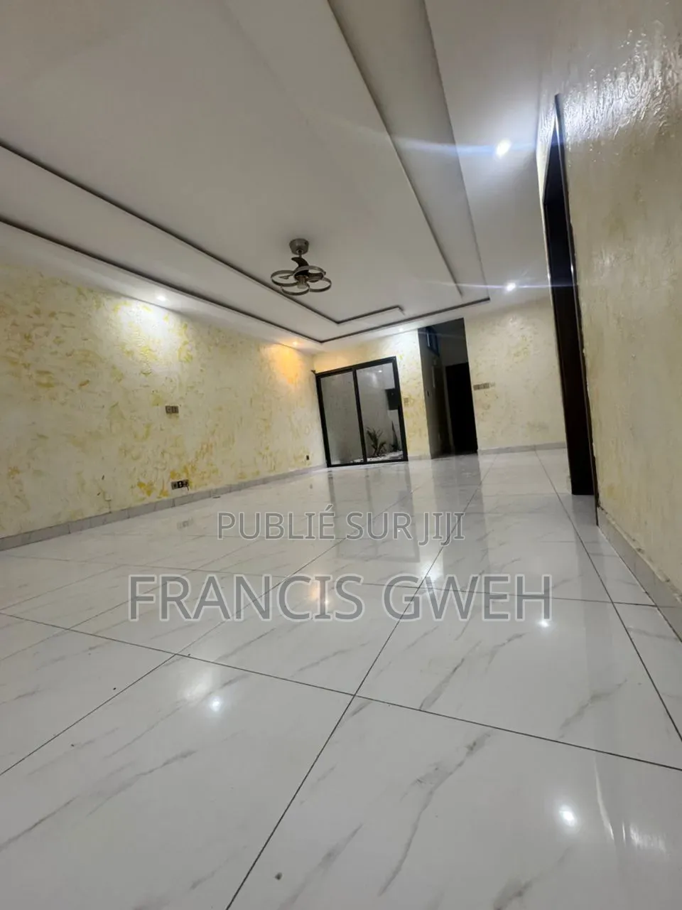 5chbre Duplex dans Francis Gweh, Cocody à Louer